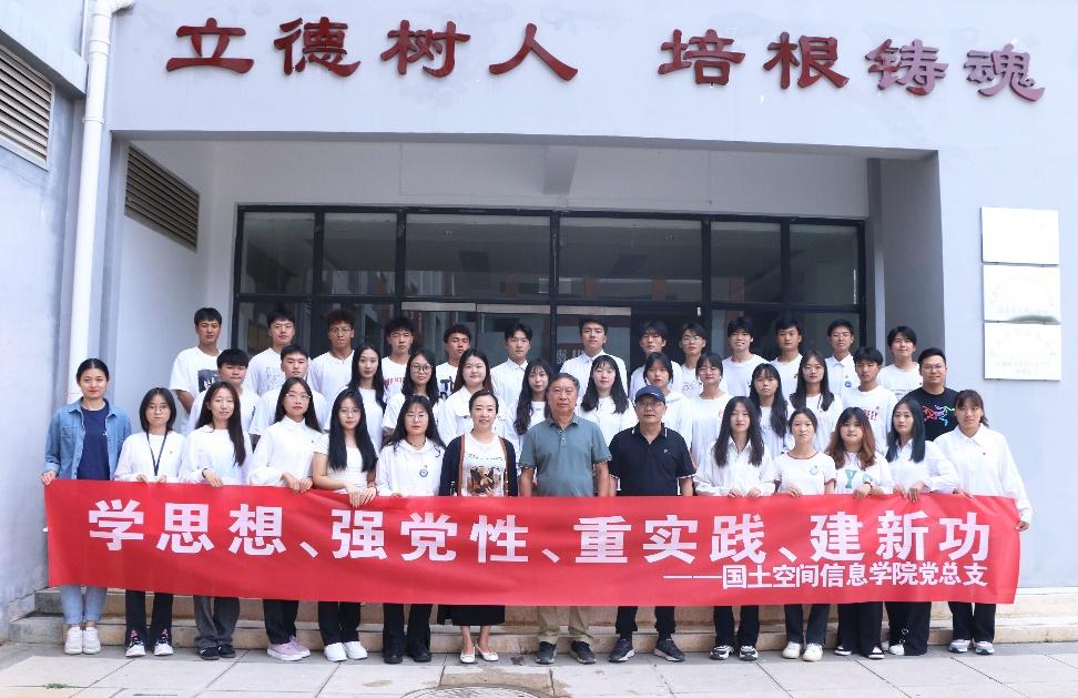 金年会jinnianhuicom党总支开展2023年“读懂中国”暨“老少共话二十大，踔厉奋发新征程”主题座谈会