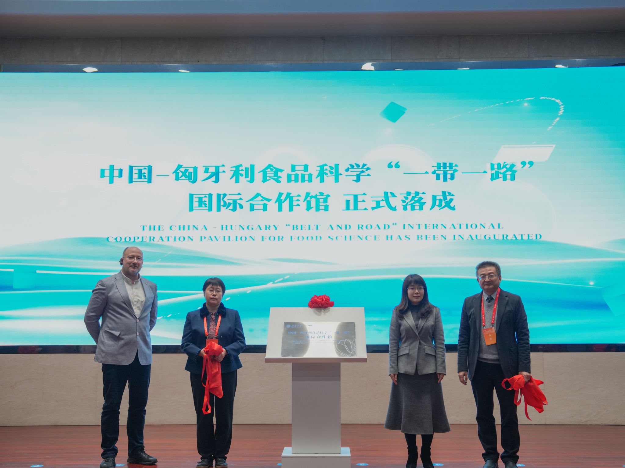 文件名称:微信图片_20251215184600_102_1468.jpg原图大小:21.57MB